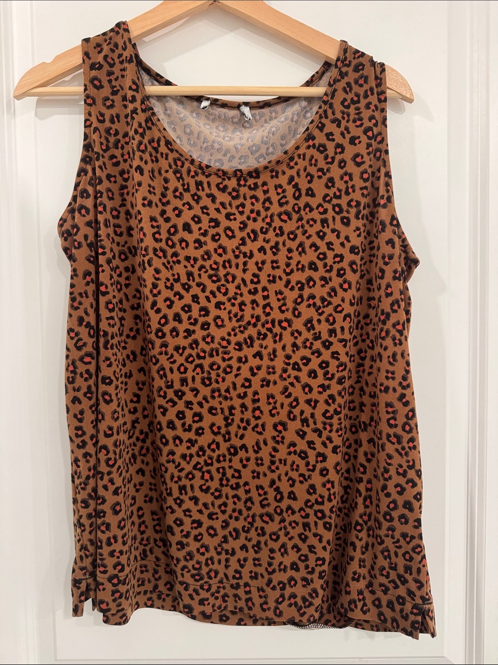 Sleeveless Leopard Print Tank Top in Brown